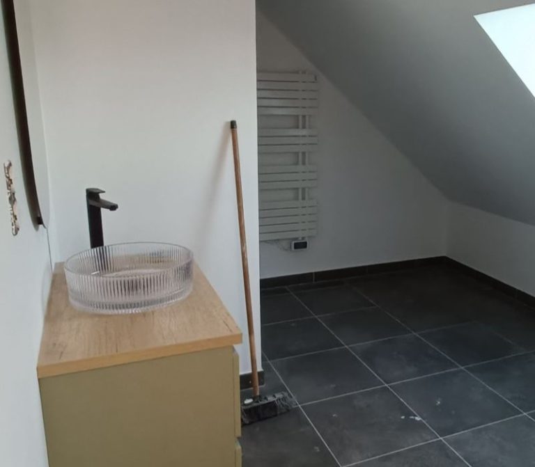 rénovation-de-combles-après-salle-de-bain-nantes-44-mf-construction